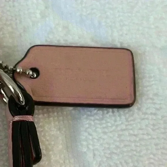 Authentic Coach wristlet wallet pale pink. Leather. - Picture 3 of 14